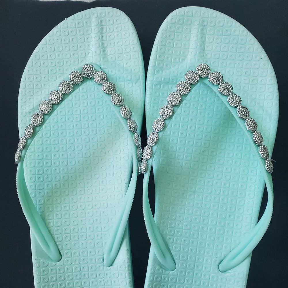 NWOT Capelli of New York Silver Jeweled Flip Flops in Mint Green - 11M